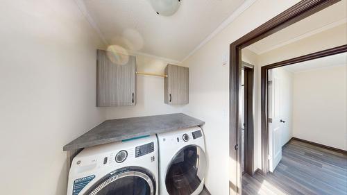 517 Pagurut Avenue W, Cranbrook, BC - Indoor Photo Showing Laundry Room