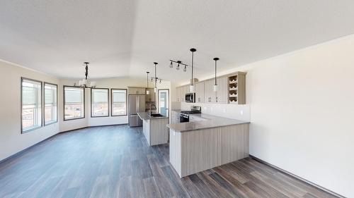 517 Pagurut Avenue W, Cranbrook, BC - Indoor Photo Showing Kitchen