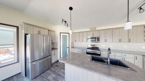 517 Pagurut Avenue W, Cranbrook, BC - Indoor Photo Showing Kitchen