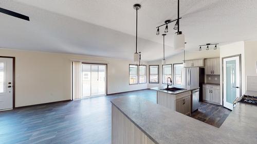 517 Pagurut Avenue W, Cranbrook, BC - Indoor Photo Showing Kitchen
