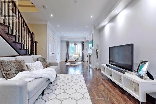 K - 169 Finch Avenue E, Toronto, ON - Indoor Photo Showing Living Room