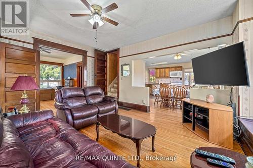 49 Consecon Street, Prince Edward County, ON - Indoor Photo Showing Living Room