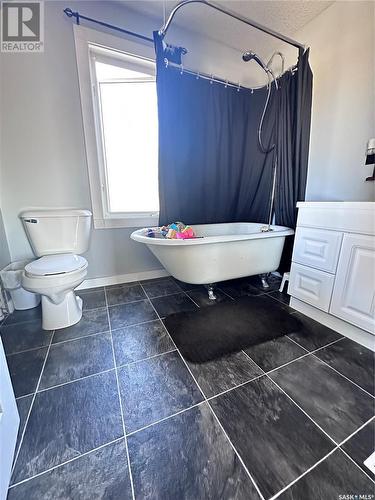 825 Second Street, Estevan, SK - Indoor Photo Showing Bathroom
