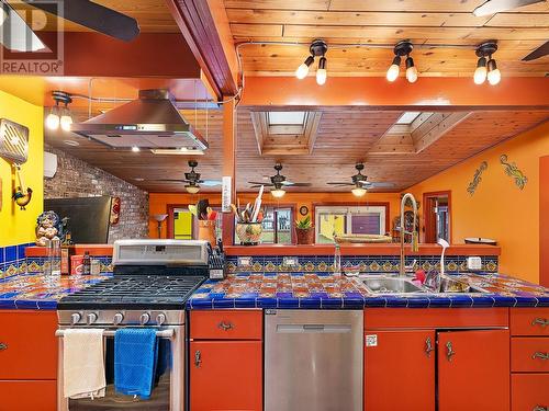 2652 Lakeshore Road, Vernon, BC - Indoor Photo Showing Kitchen