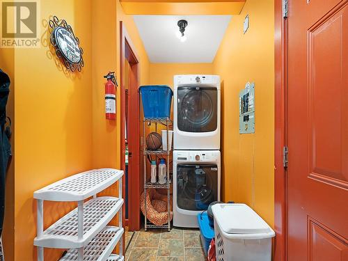 2652 Lakeshore Road, Vernon, BC - Indoor Photo Showing Laundry Room
