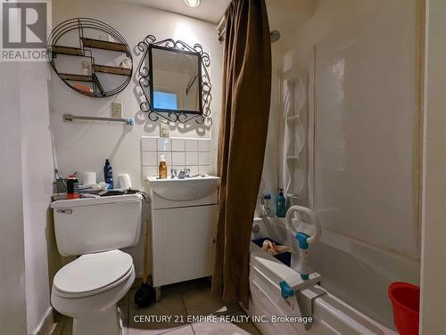 133-135 Wellington Street N, Hamilton, ON - Indoor Photo Showing Bathroom