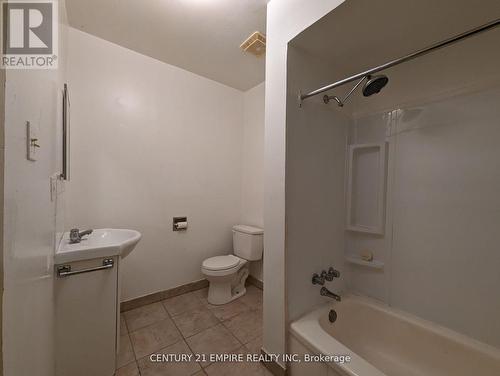 133-135 Wellington Street N, Hamilton, ON - Indoor Photo Showing Bathroom
