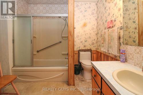 1002 Yankee Line, Smith-Ennismore-Lakefield, ON - Indoor Photo Showing Bathroom