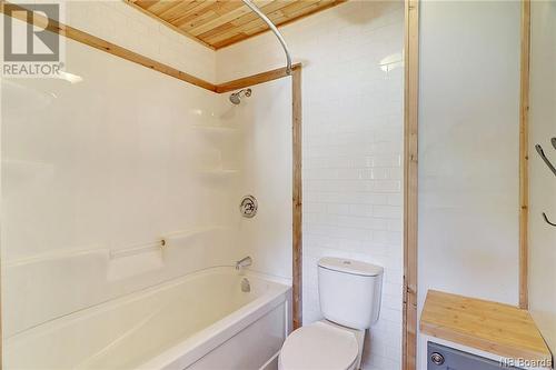 35 Floral Avenue, Fredericton, NB - Indoor Photo Showing Bathroom