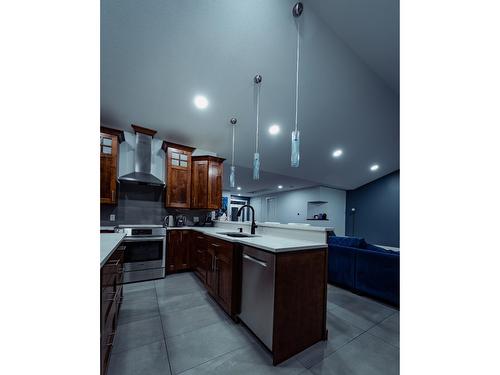 3720 Columbia Avenue, Castlegar, BC - Indoor Photo Showing Kitchen