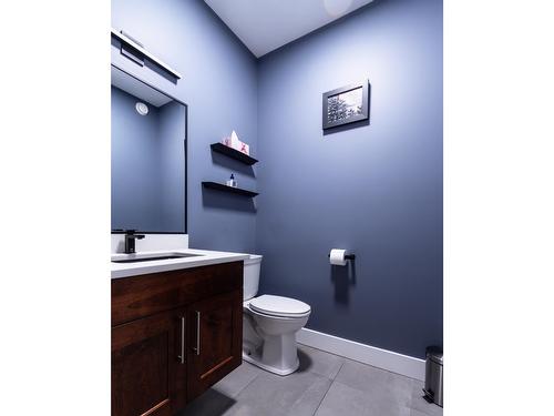 3720 Columbia Avenue, Castlegar, BC - Indoor Photo Showing Bathroom