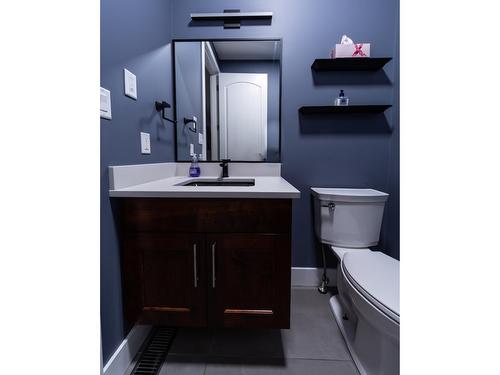 3720 Columbia Avenue, Castlegar, BC - Indoor Photo Showing Bathroom