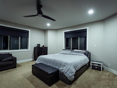 3720 Columbia Avenue, Castlegar, BC - Indoor Photo Showing Bedroom