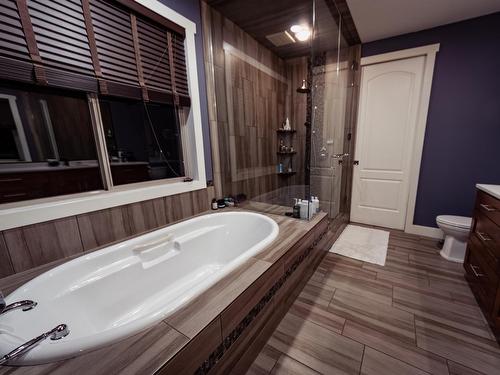 3720 Columbia Avenue, Castlegar, BC - Indoor Photo Showing Bathroom