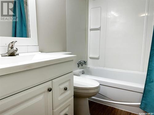 203 1902 Pearson Avenue, North Battleford, SK - Indoor Photo Showing Bathroom