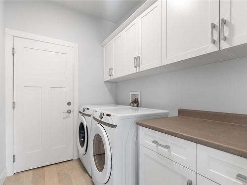 755 James Pl, Ladysmith, BC - Indoor Photo Showing Laundry Room