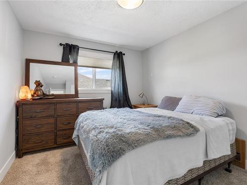 755 James Pl, Ladysmith, BC - Indoor Photo Showing Bedroom