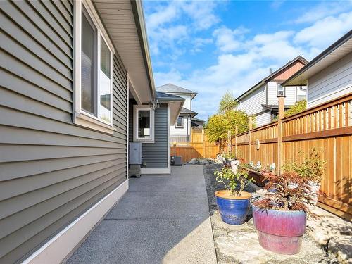 755 James Pl, Ladysmith, BC - Outdoor With Exterior