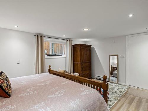 28 Roberts St, Ladysmith, BC - Indoor Photo Showing Bedroom