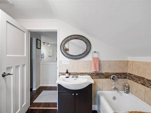 28 Roberts St, Ladysmith, BC - Indoor Photo Showing Bathroom