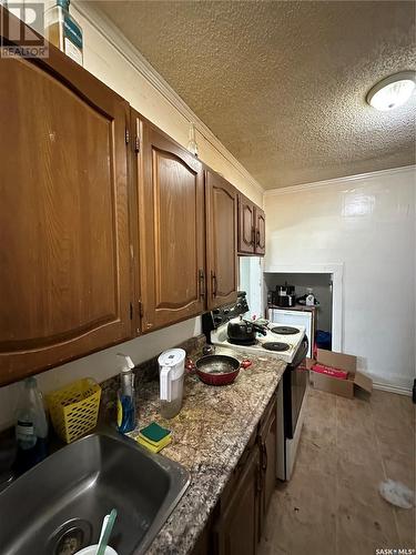 1029 2Nd Avenue Nw, Moose Jaw, SK - Indoor Photo Showing Kitchen