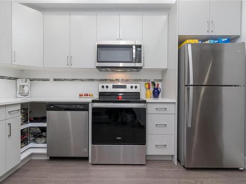 9-1027 College St, Duncan, BC - Indoor Photo Showing Kitchen