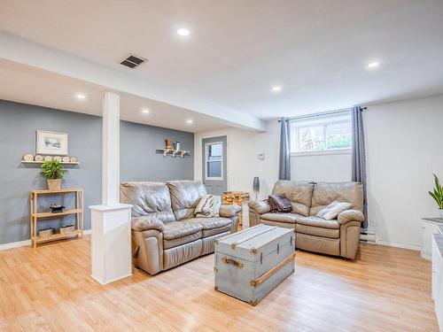 Salle familiale - 8 Rue Louis, Saint-Jean-Sur-Richelieu, QC - Indoor Photo Showing Living Room