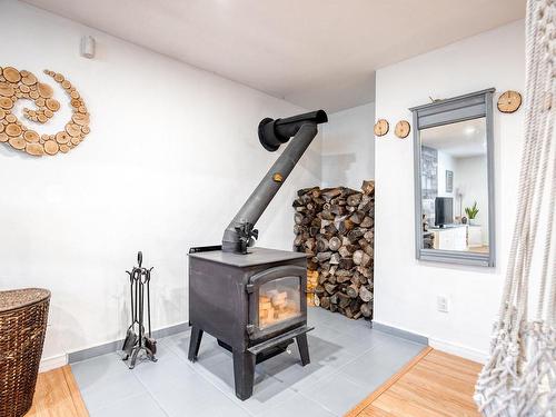 Family room - 8 Rue Louis, Saint-Jean-Sur-Richelieu, QC - Indoor With Fireplace