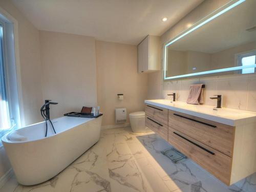 Salle de bains attenante Ã  la CCP - 7250 Place Turenne, Brossard, QC - Indoor Photo Showing Bathroom