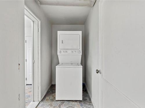 1481 Hillside Ave, Victoria, BC - Indoor Photo Showing Laundry Room