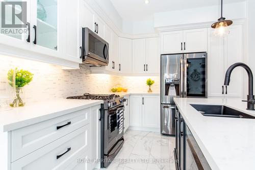 42 St Augustine Drive, Whitby, ON - Indoor Photo Showing Kitchen With Double Sink With Upgraded Kitchen