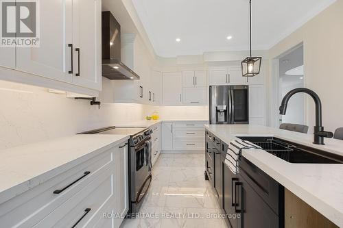 44 St Augustine Drive, Whitby, ON - Indoor Photo Showing Kitchen With Upgraded Kitchen