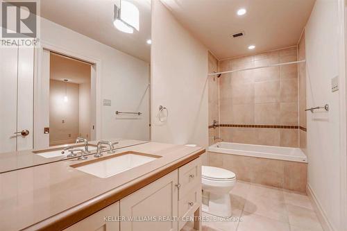 #2202 -30 Wellington St E, Toronto, ON - Indoor Photo Showing Bathroom