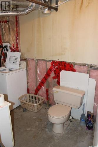 138 Redcoat Drive, Eastend, SK - Indoor Photo Showing Laundry Room