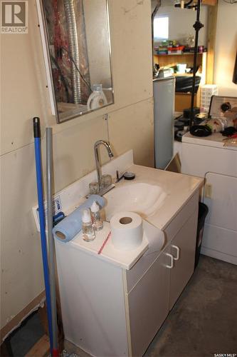 138 Redcoat Drive, Eastend, SK - Indoor Photo Showing Laundry Room