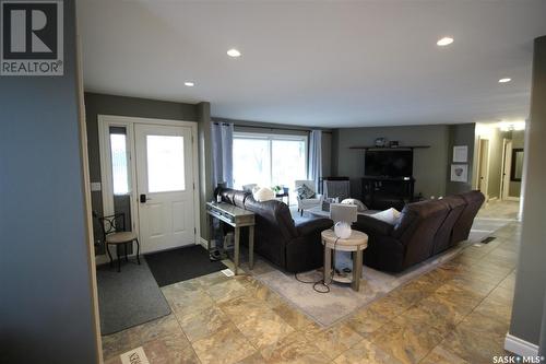 575 6Th Avenue W, Shaunavon, SK - Indoor Photo Showing Living Room