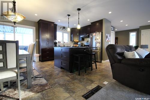 575 6Th Avenue W, Shaunavon, SK - Indoor Photo Showing Living Room