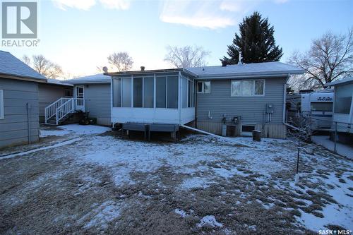 575 6Th Avenue W, Shaunavon, SK - Outdoor With Deck Patio Veranda With Exterior