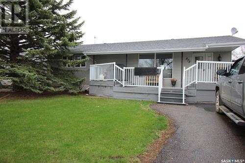 575 6Th Avenue W, Shaunavon, SK - Outdoor With Deck Patio Veranda