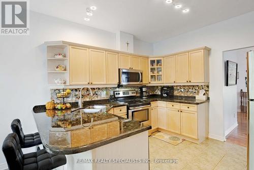 2596 Silvan Street, Niagara Falls, ON - Indoor Photo Showing Kitchen