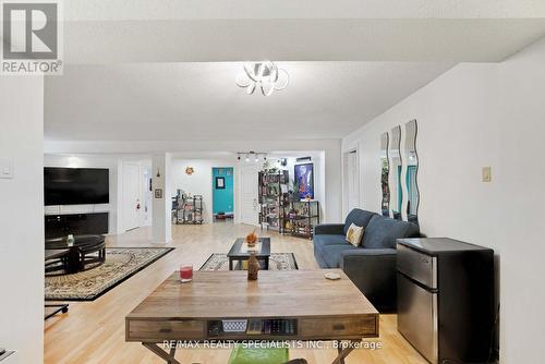 2596 Silvan Street, Niagara Falls, ON - Indoor Photo Showing Living Room
