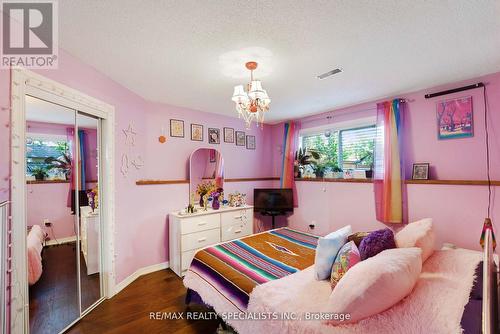 2596 Silvan Street, Niagara Falls, ON - Indoor Photo Showing Bedroom