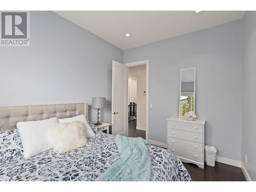 1757 Capistrano Drive, Kelowna, BC - Indoor Photo Showing Bedroom