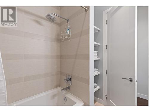 1757 Capistrano Drive, Kelowna, BC - Indoor Photo Showing Bathroom