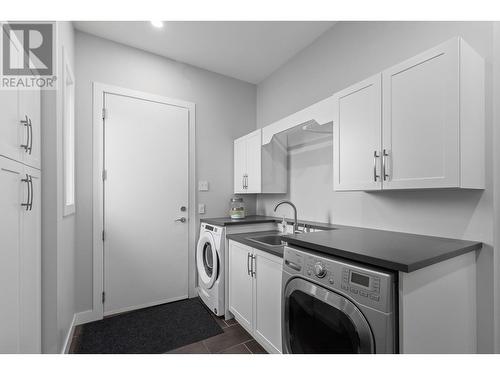 1757 Capistrano Drive, Kelowna, BC - Indoor Photo Showing Laundry Room