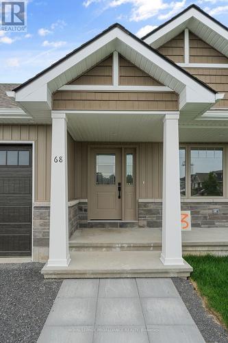 68 Stirling Cres, Prince Edward County, ON - Indoor Photo Showing Kitchen With Double Sink With Upgraded Kitchen