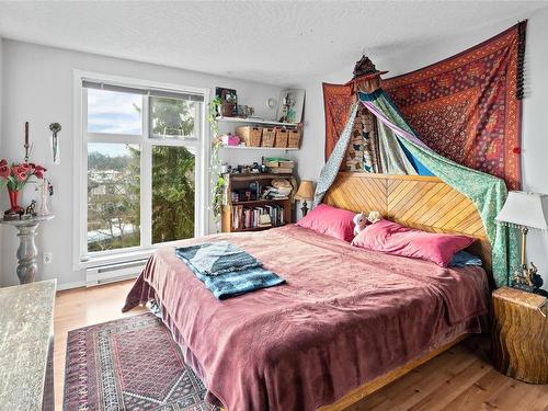 234 Gorge Rd East, Victoria, BC - Indoor Photo Showing Bedroom