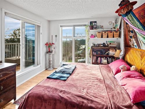 234 Gorge Rd East, Victoria, BC - Indoor Photo Showing Bedroom