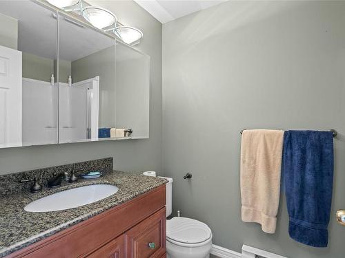 234 Gorge Rd East, Victoria, BC - Indoor Photo Showing Bathroom