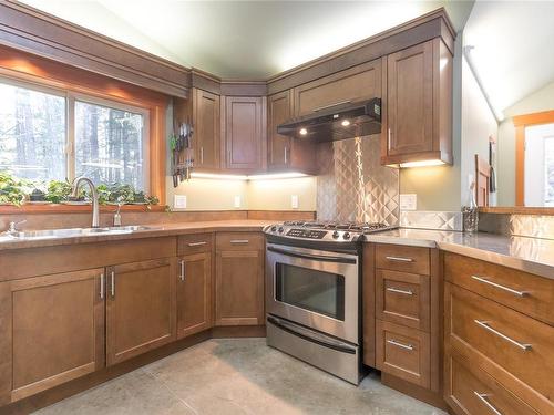 1135 Woodley Ghyll Dr, Metchosin, BC - Indoor Photo Showing Kitchen With Double Sink With Upgraded Kitchen